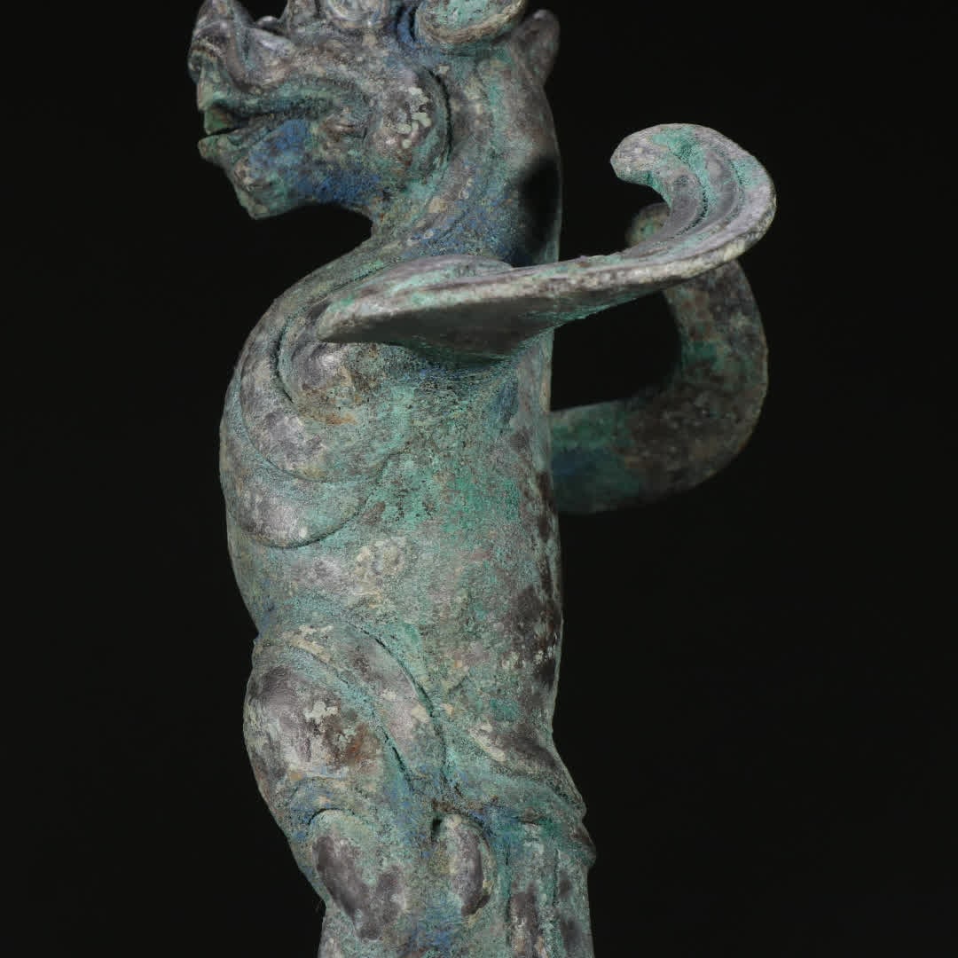 A bronze beast ornament - 5