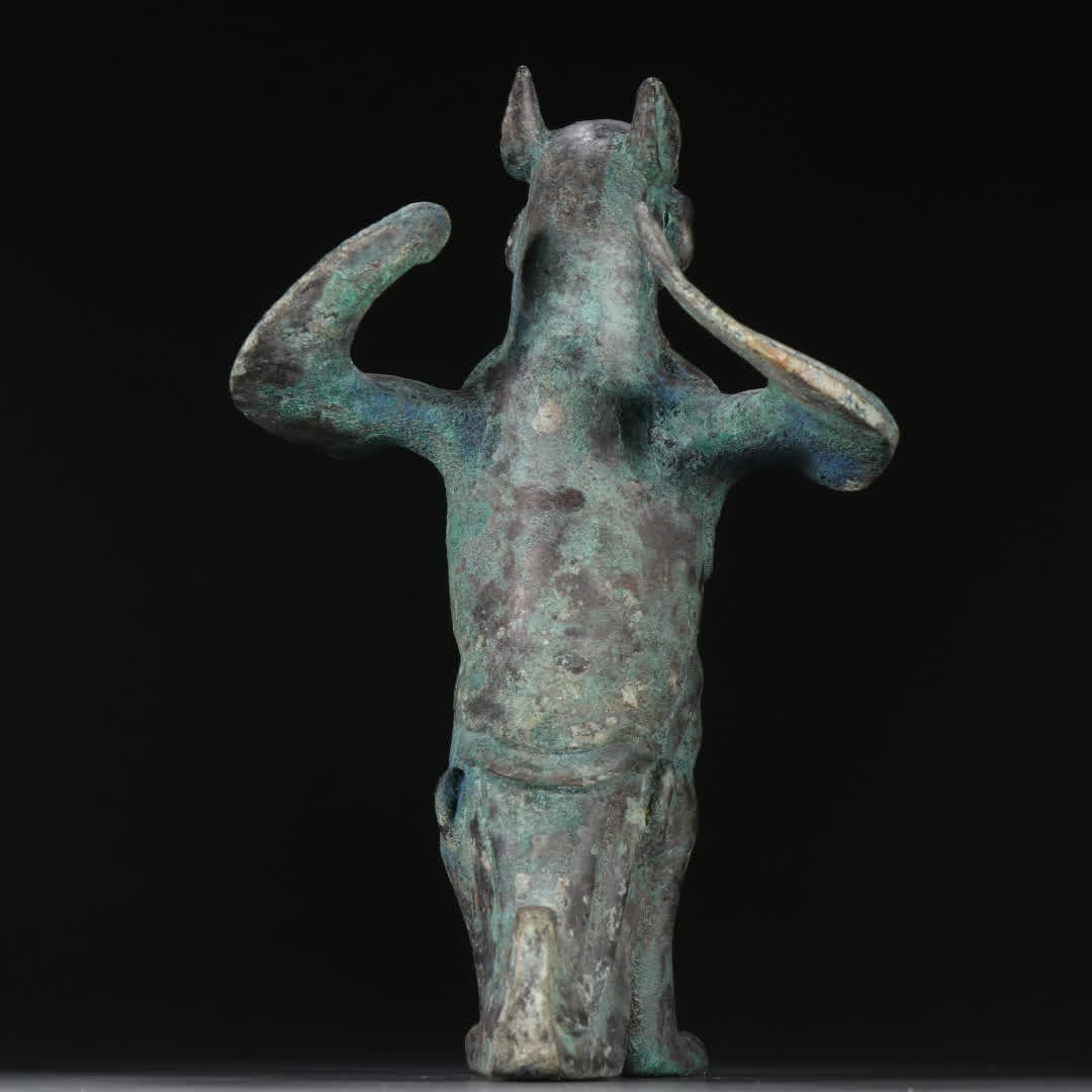 A bronze beast ornament - 6