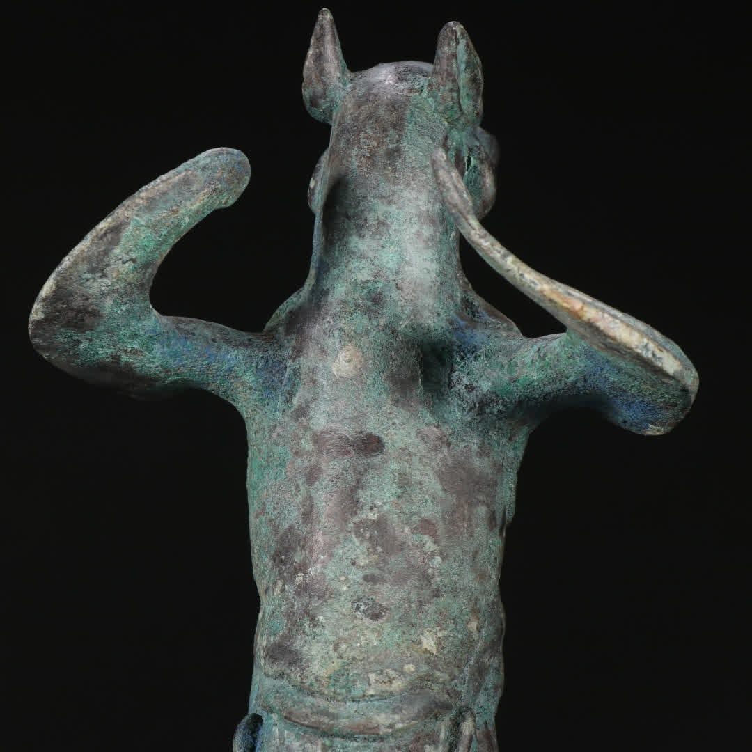 A bronze beast ornament - 7