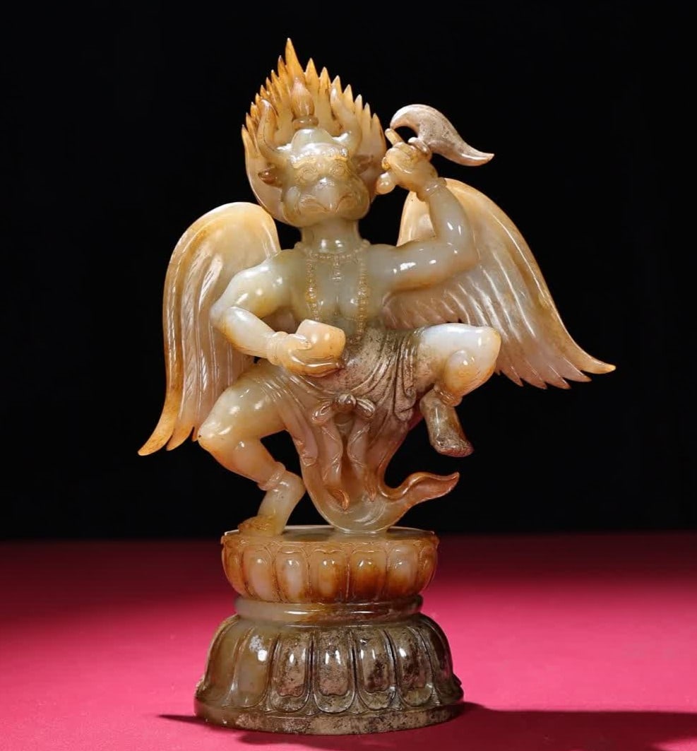 A Han Dynasty jade Garuda ornament: Han Dynasty jade Garuda ornaments SIZE: 240x173x72mm W:1299g (The Dimensions Of All Batches Are Manually Measured.If You Need More Detailed Information, Please Contact Our Customer Service Before Bidd