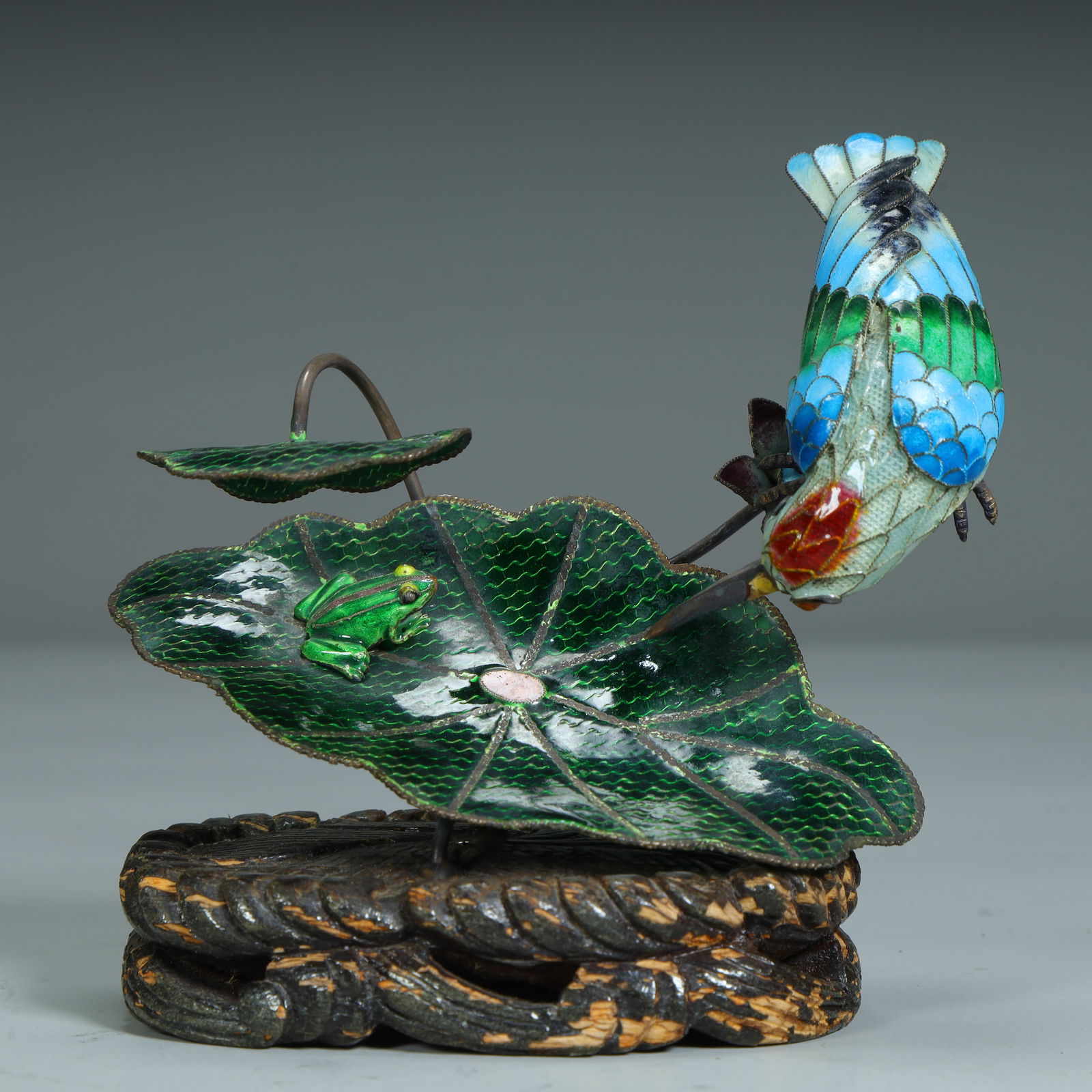 A copper tire cloisonné enamel lotus pond kingfisher ornament: Copper tire cloisonné enamel lotus pond kingfisher ornament SIZE: H:10.5cm L:10cm W:6.5cm W:85.6g (The Dimensions Of All Batches Are Manually Measured.If You Need More Detailed Information,