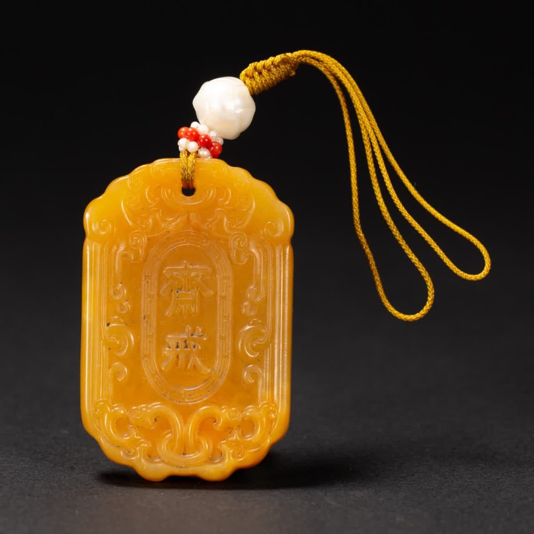 A Qing Dynasty Tian Huang listing: Tianhuang in the Qing Dynasty was listed SIZE: L:5.5cm W:3.8cm W:40g (The Dimensions Of All Batches Are Manually Measured.If You Need More Detailed Information, Please Contact Our Customer Service Bef