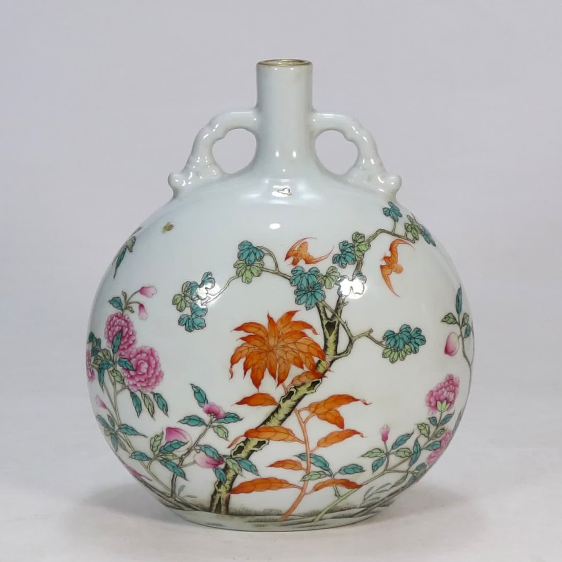 A Qing Qianlong year Fushou flower pattern moon holding vase: Qing Qianlong year Fushou flower pattern moon holding vase SIZE: H:27.2cm (The Dimensions Of All Batches Are Manually Measured.If You Need More Detailed Information, Please Contact Our Customer