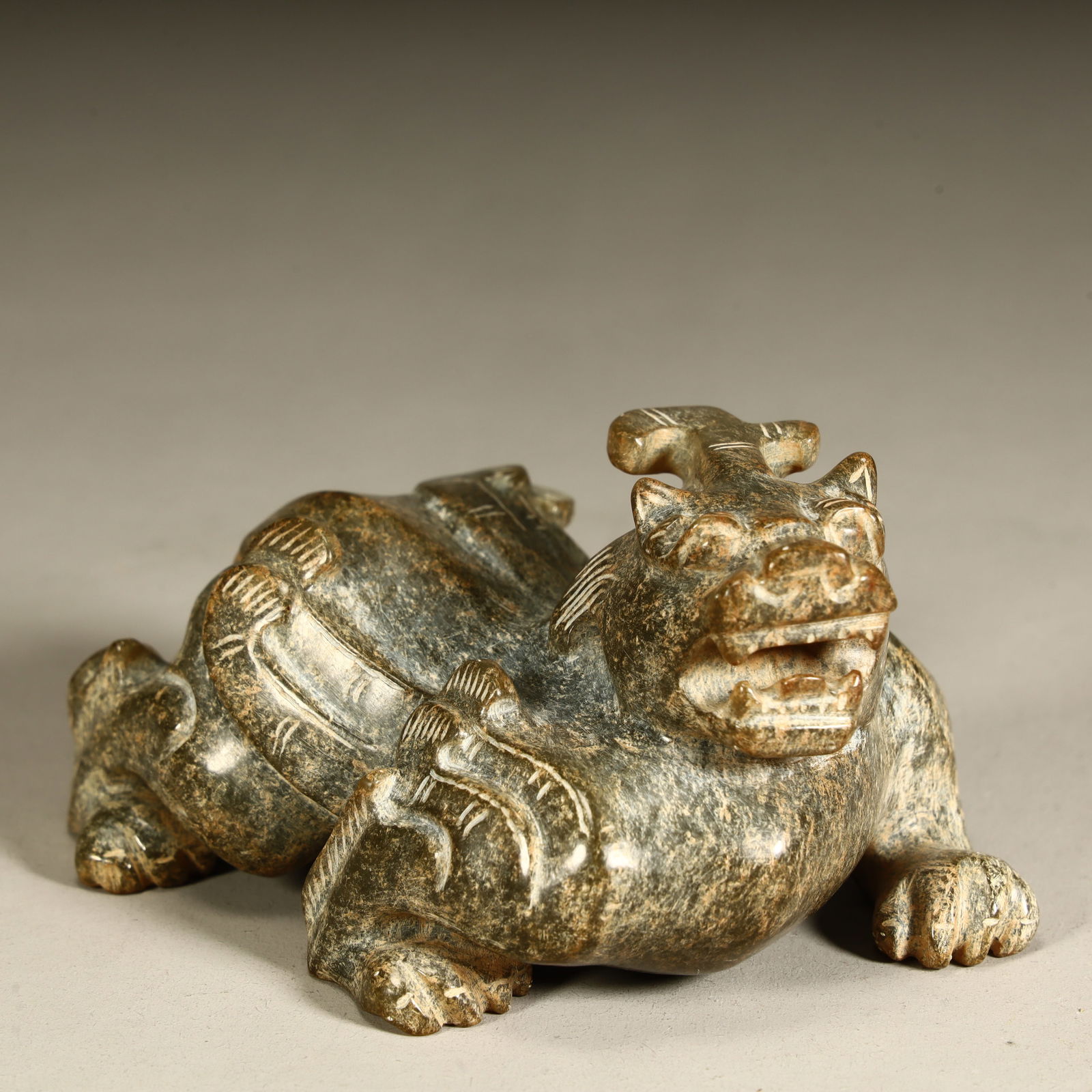 A piece of ancient jade beast ornaments in the Qing Dynasty: Qing Dynasty ancient jade beast ornaments SIZE: H:5cm L:8.5cm W:7cm W:300g (The Dimensions Of All Batches Are Manually Measured.If You Need More Detailed Information, Please Contact Our Customer Servi