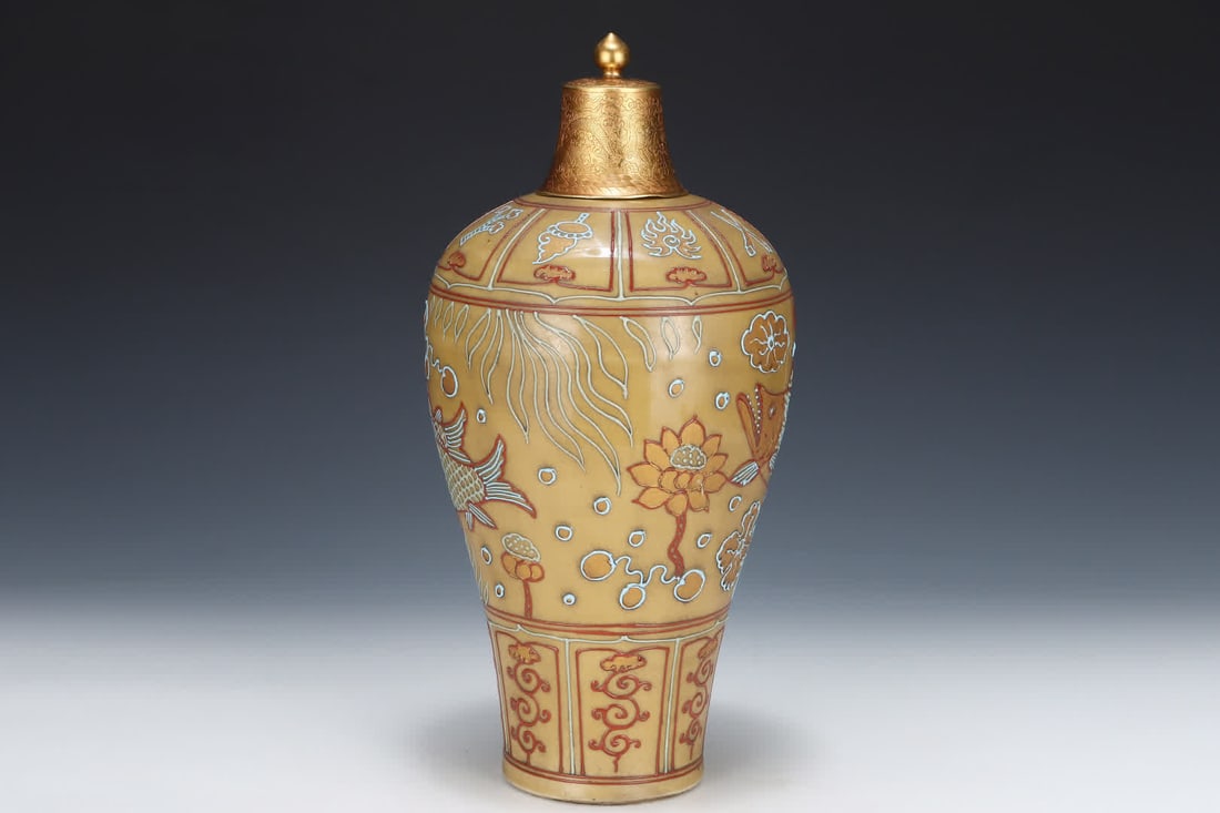 A plum bottle with a gold fish bath pattern - 2