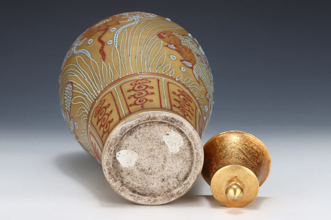 A plum bottle with a gold fish bath pattern - 8