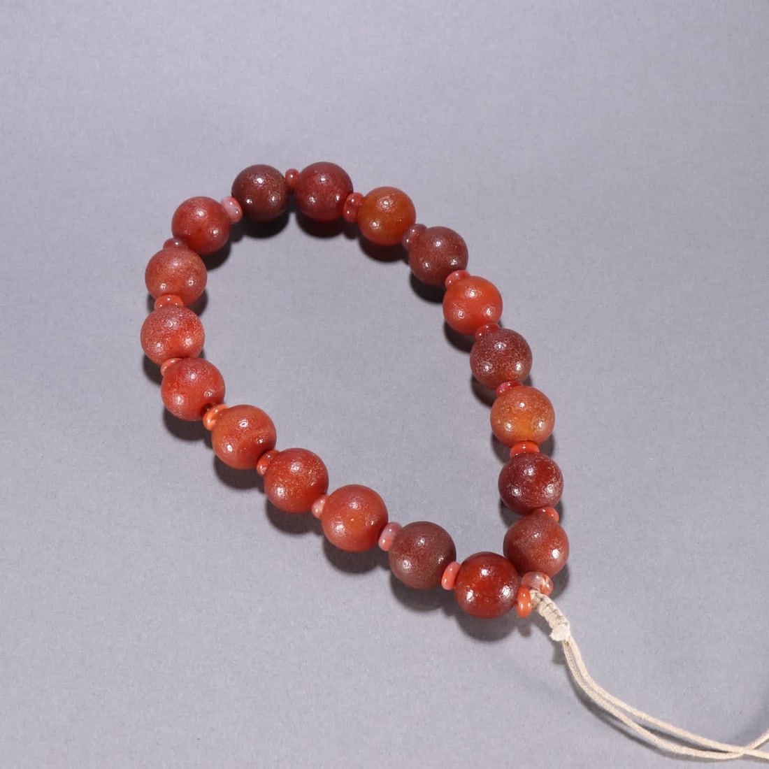 A Qing Dynasty agate bead string: Qing Dynasty agate bead string SIZE: Bead diameter 1.9cm W: 172g (The Dimensions Of All Batches Are Manually Measured.If You Need More Detailed Information, Please Contact Our Customer Service Before