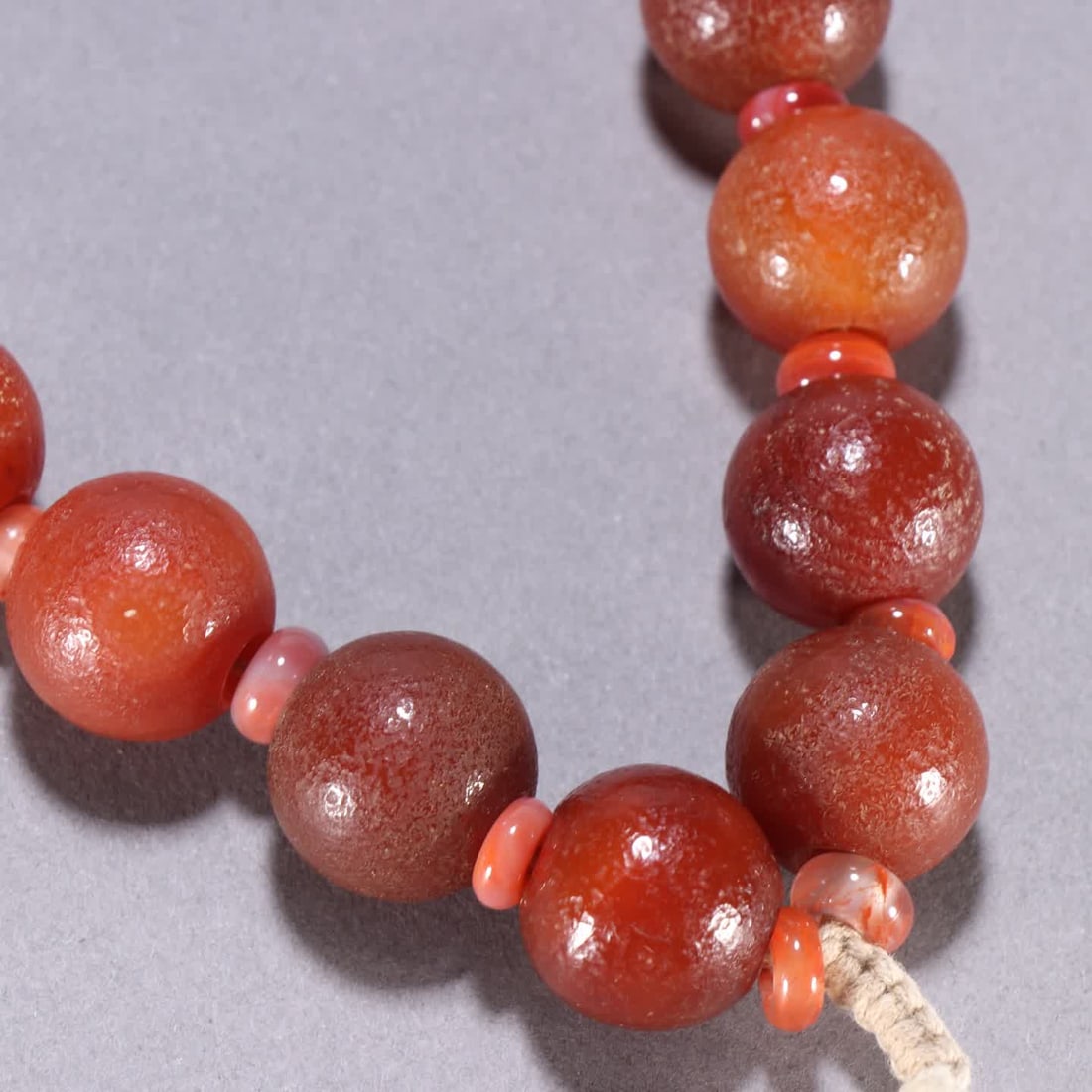 A Qing Dynasty agate bead string - 2