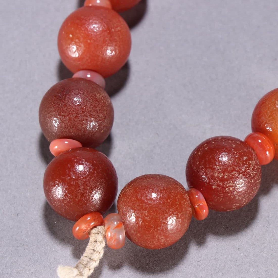 A Qing Dynasty agate bead string - 6