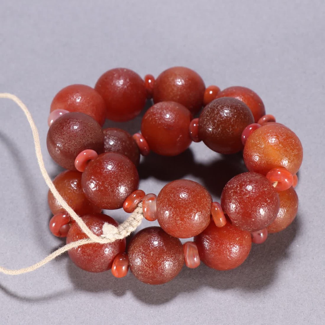 A Qing Dynasty agate bead string - 9