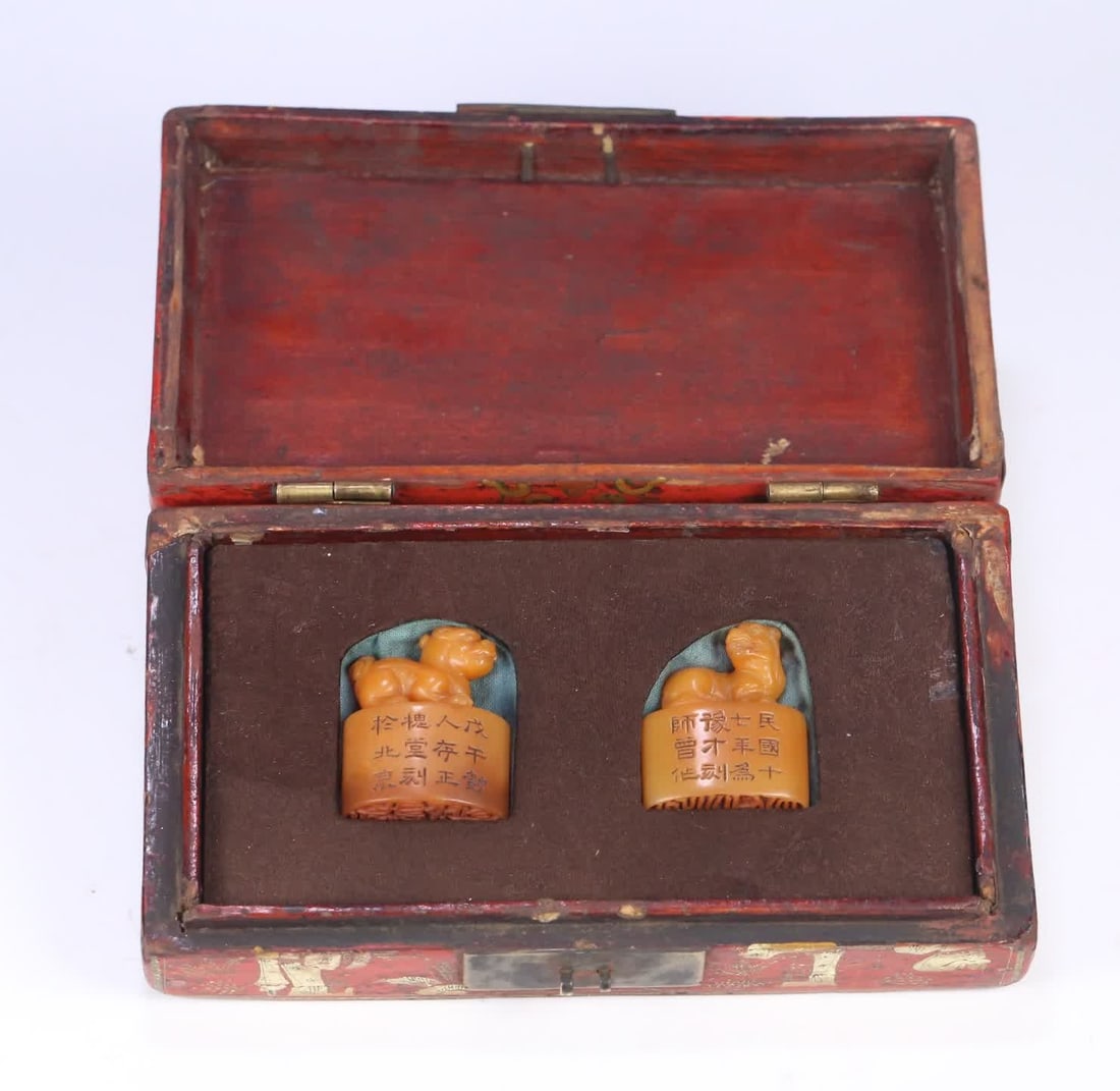 A pair of Chen Shi once carved the Tian Huangshi beast button seal for Lu Xun: Chen Shi once carved a pair of Tian Huangshi beast button seals for Lu Xun SIZE: 4.8x3.8x2.9cm 4.6x3.7x2.8cm W:111g (The Dimensions Of All Batches Are Manually Measured.If You Need More Detailed