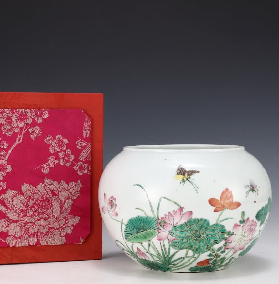 A piece of Yongzheng pastel brush wash of the Qing Dynasty: Qing Yongzheng pastel brush wash SIZE: H: 13.8cm Abdominal diameter 20.5cm (The Dimensions Of All Batches Are Manually Measured.If You Need More Detailed Information, Please Contact Our Customer