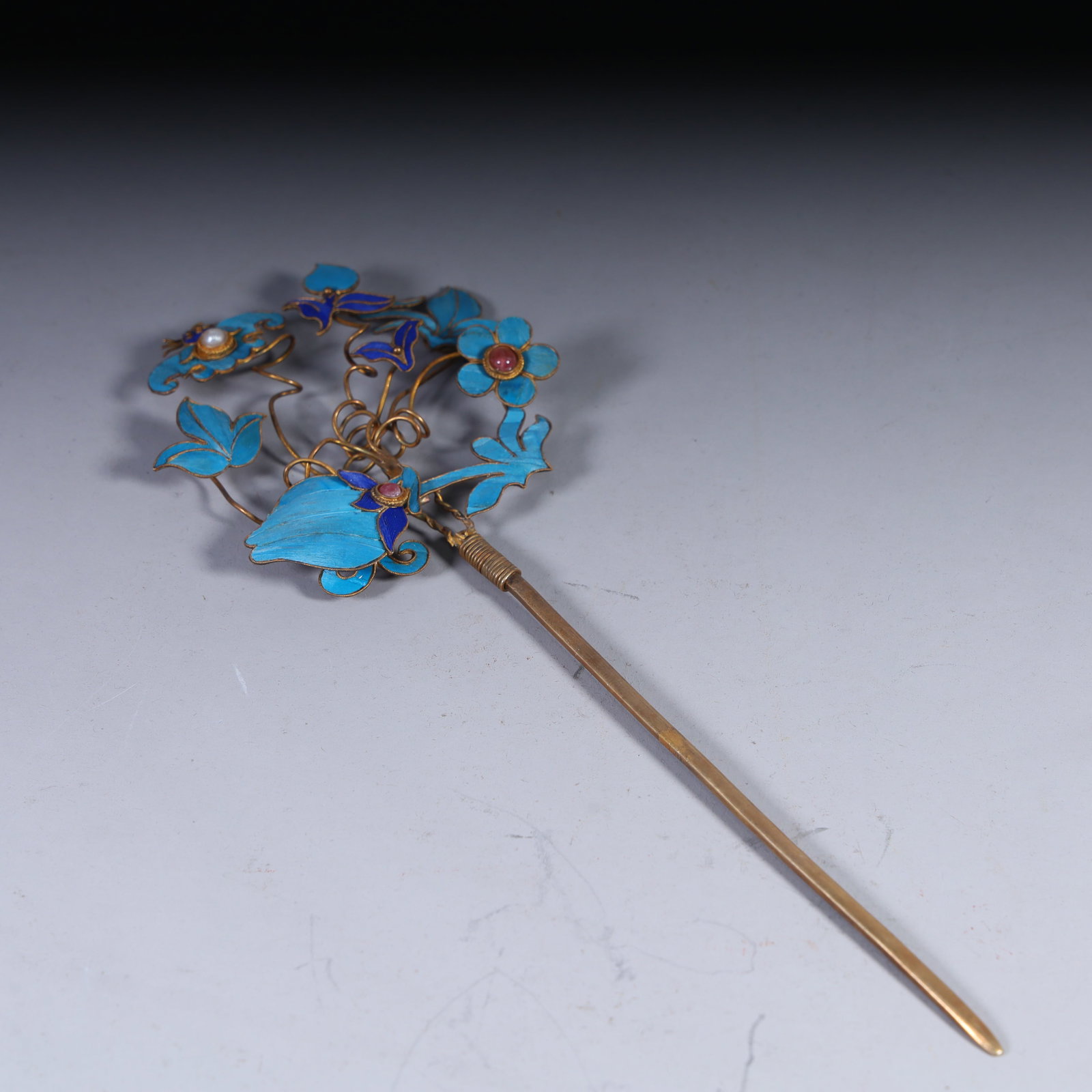A Qing Dynasty silver cloisonné burnt blue gilt gold hairpin: Qing Dynasty silver cloisonné burned blue gilt gold hairpin SIZE: L:21.5cm W:8cm W:30.8g (The Dimensions Of All Batches Are Manually Measured.If You Need More Detailed Information, Please Contact Our