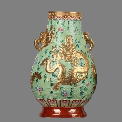 A pair of Qing Qianlong enamel color relief dragon and phoenix auspicious pattern amphorae: Qing Qianlong enamel color relief dragon and phoenix auspicious pattern amphorae SIZE: 49x30cm (The Dimensions Of All Batches Are Manually Measured.If You Need More Detailed Information, Please Contac