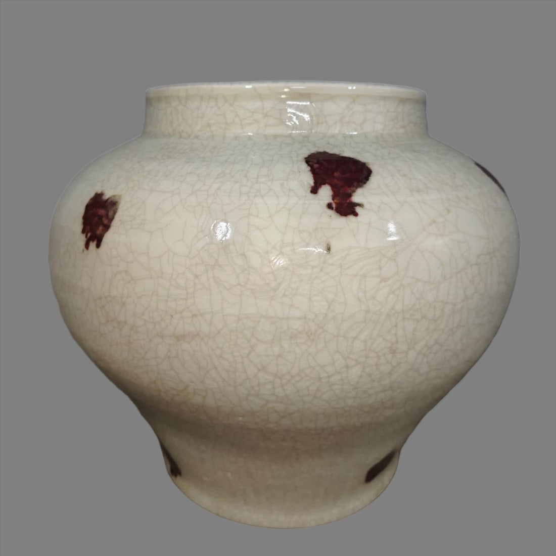 A glazed red brindle jar: Glazed red marked jar SIZE: H:30cm D:27cm (The Dimensions Of All Batches Are Manually Measured.If You Need More Detailed Information, Please Contact Our Customer Service Before Bidding.)