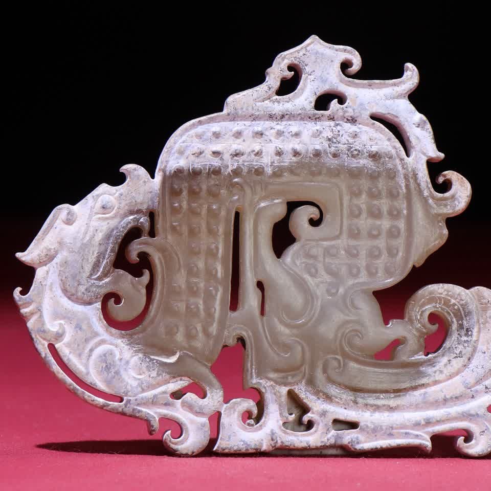 A Han Dynasty dragon pattern pendant - 2
