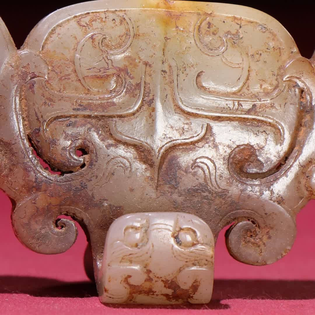 A Han Dynasty jade belt hook - 2