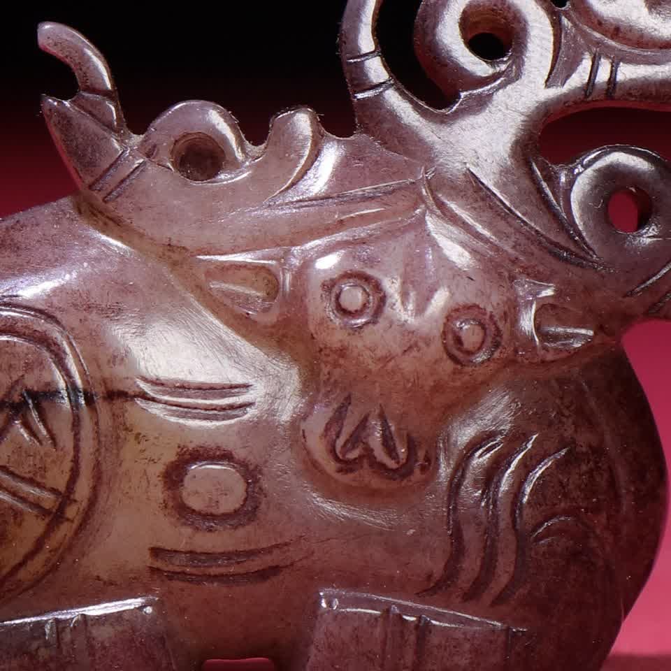 A Han Dynasty jade deer ornament - 2