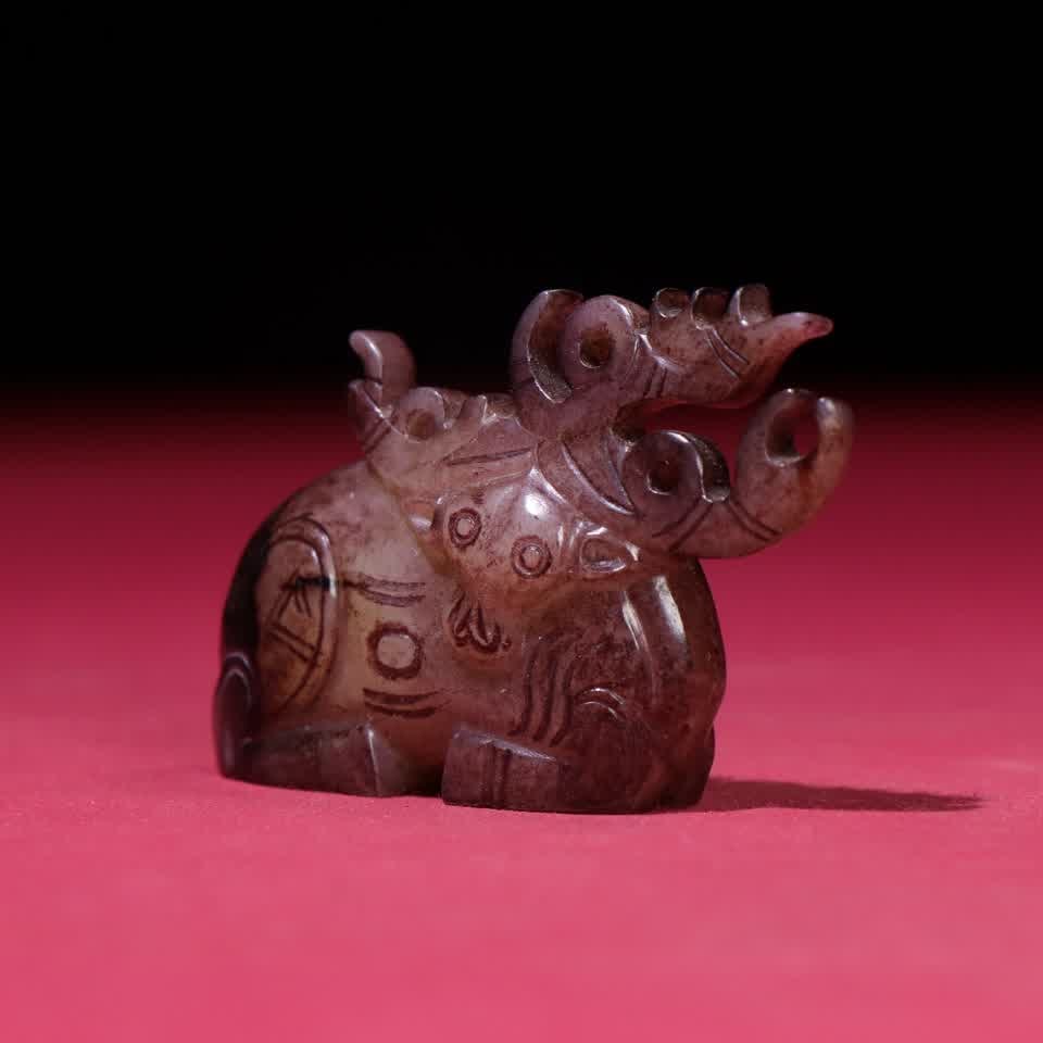 A Han Dynasty jade deer ornament - 3