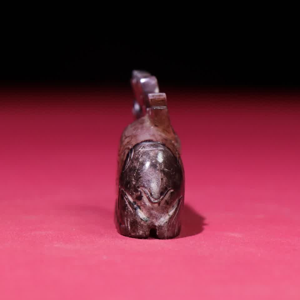 A Han Dynasty jade deer ornament - 6