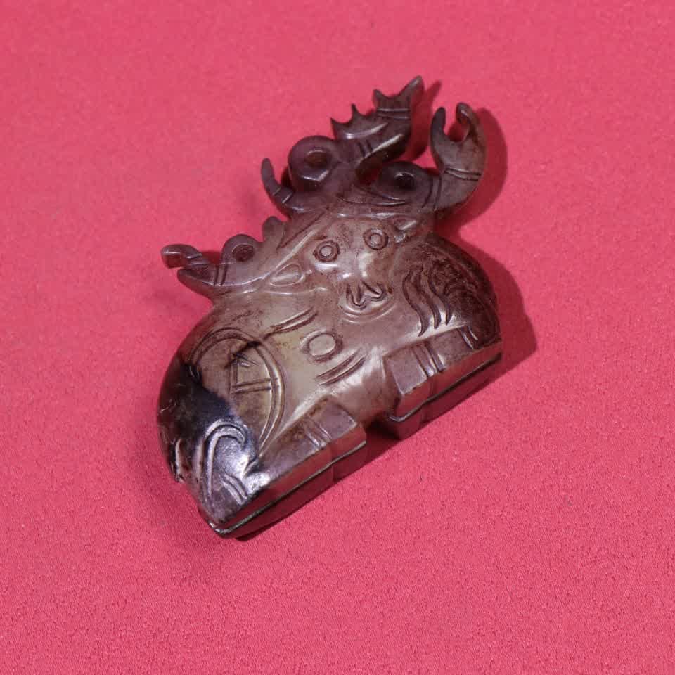 A Han Dynasty jade deer ornament - 8