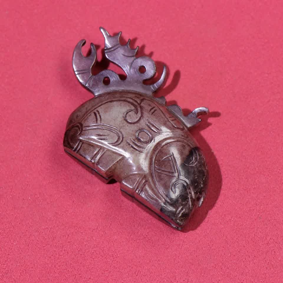 A Han Dynasty jade deer ornament - 9