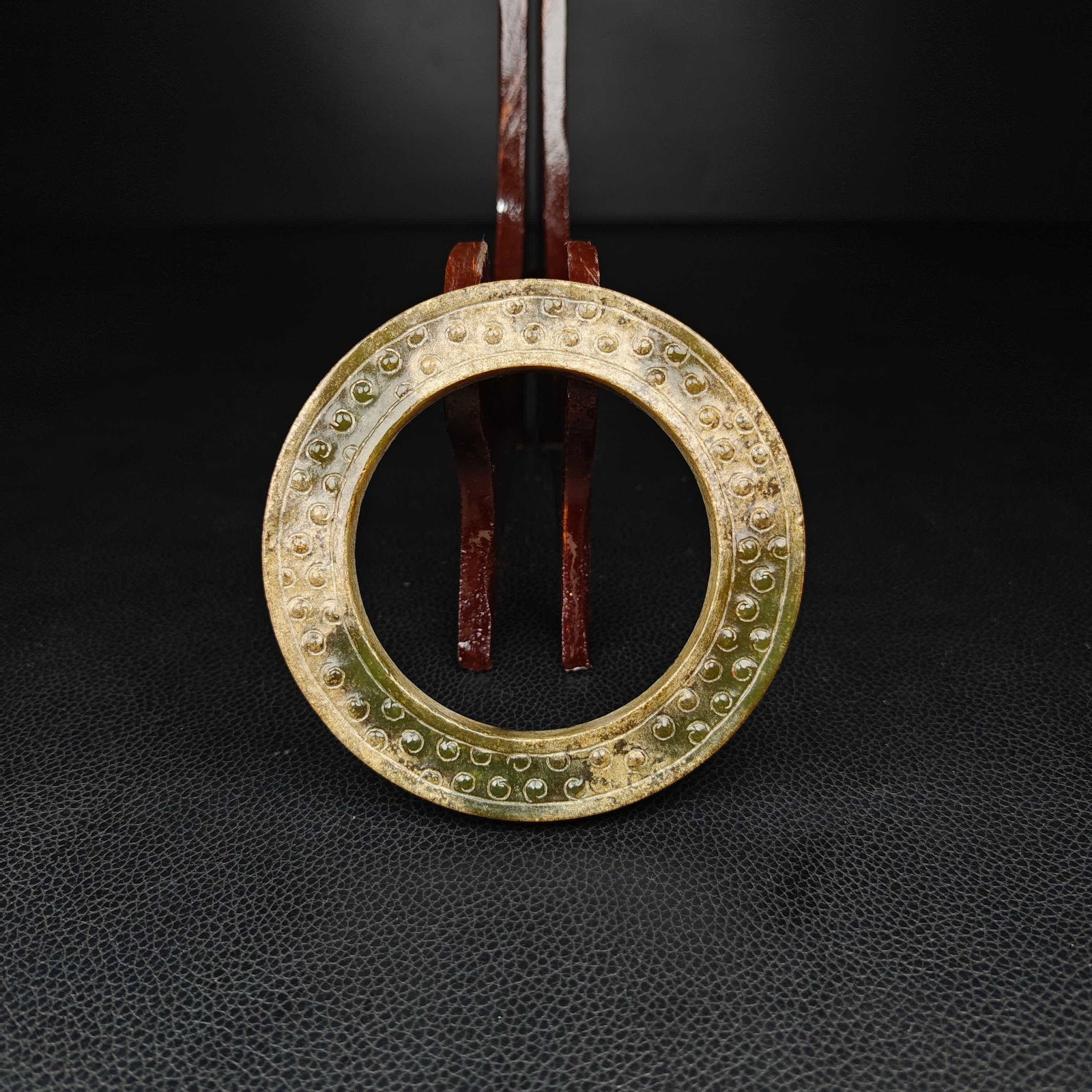 A Han Dynasty jade ring - 2