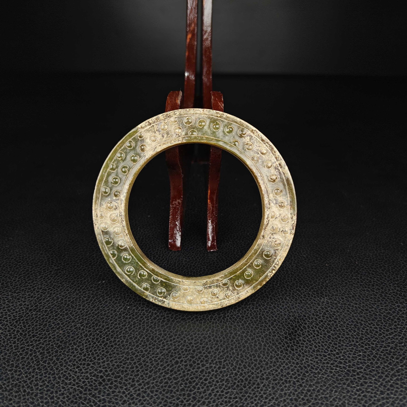 A Han Dynasty jade ring - 3