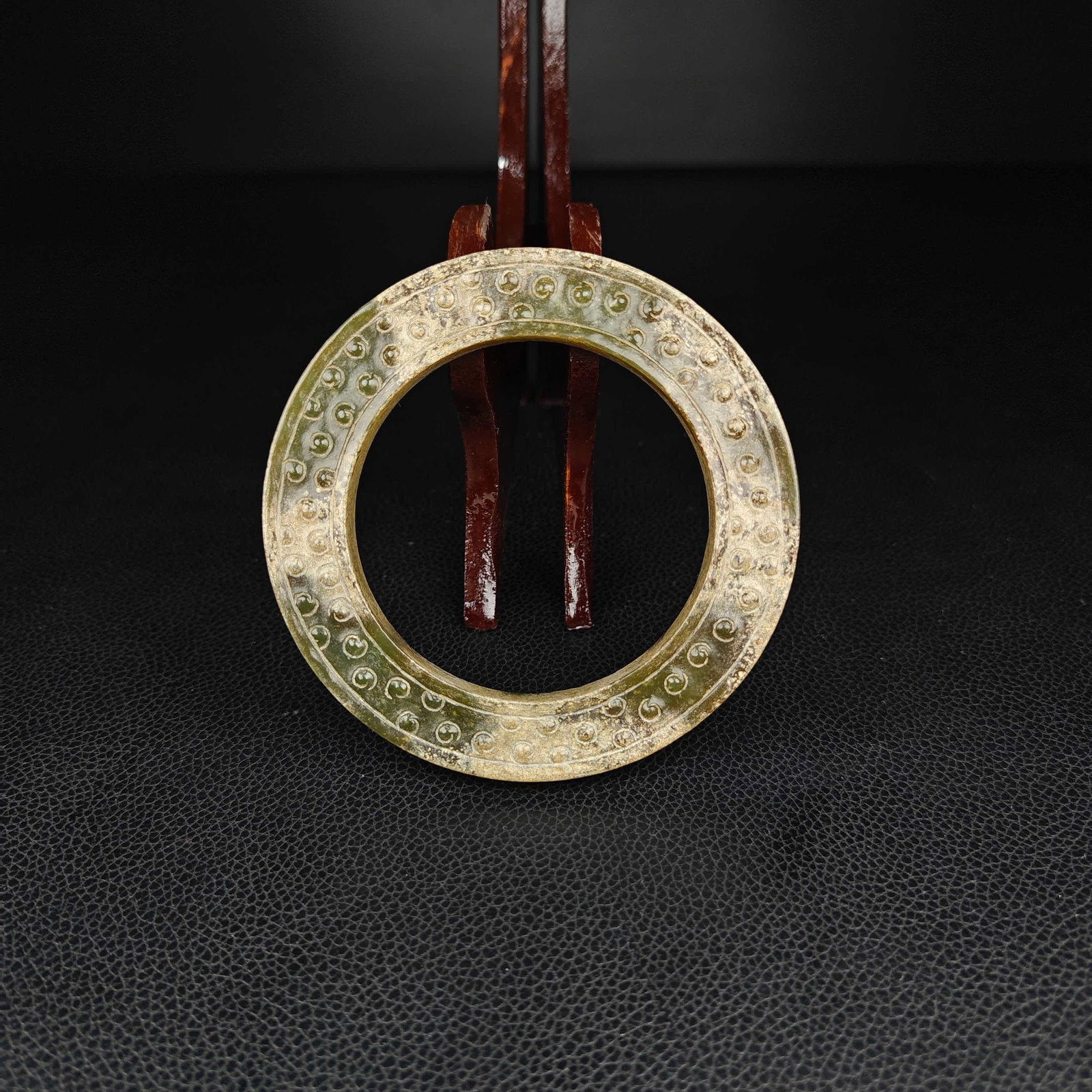 A Han Dynasty jade ring - 4