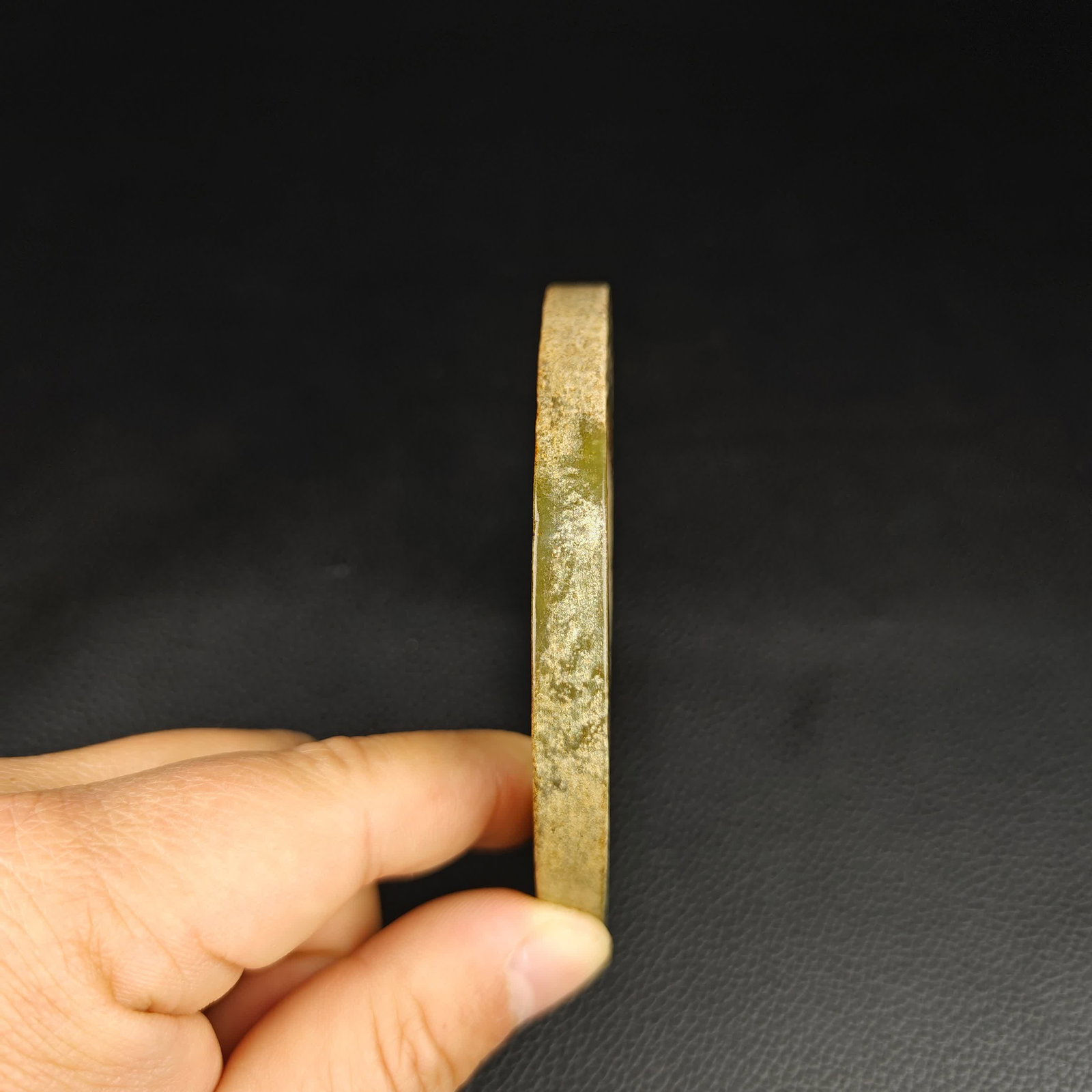 A Han Dynasty jade ring - 5