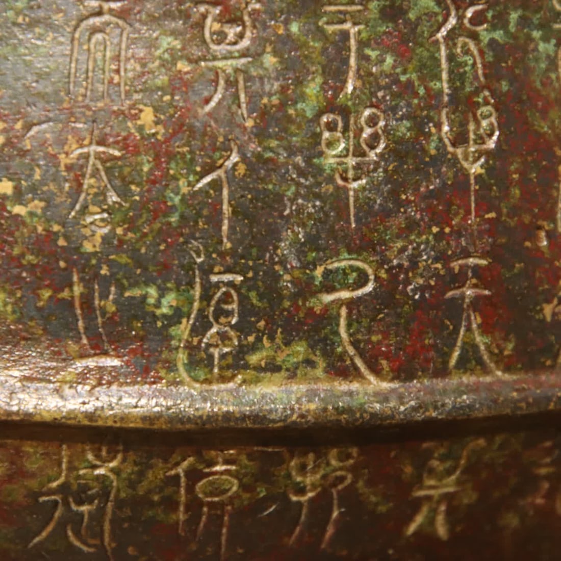 A bronze lid cauldron - 8