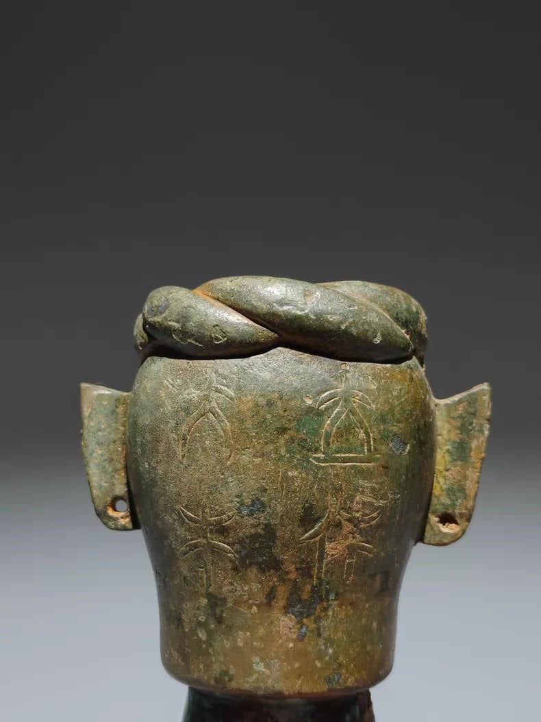 A bronze ornament - 5
