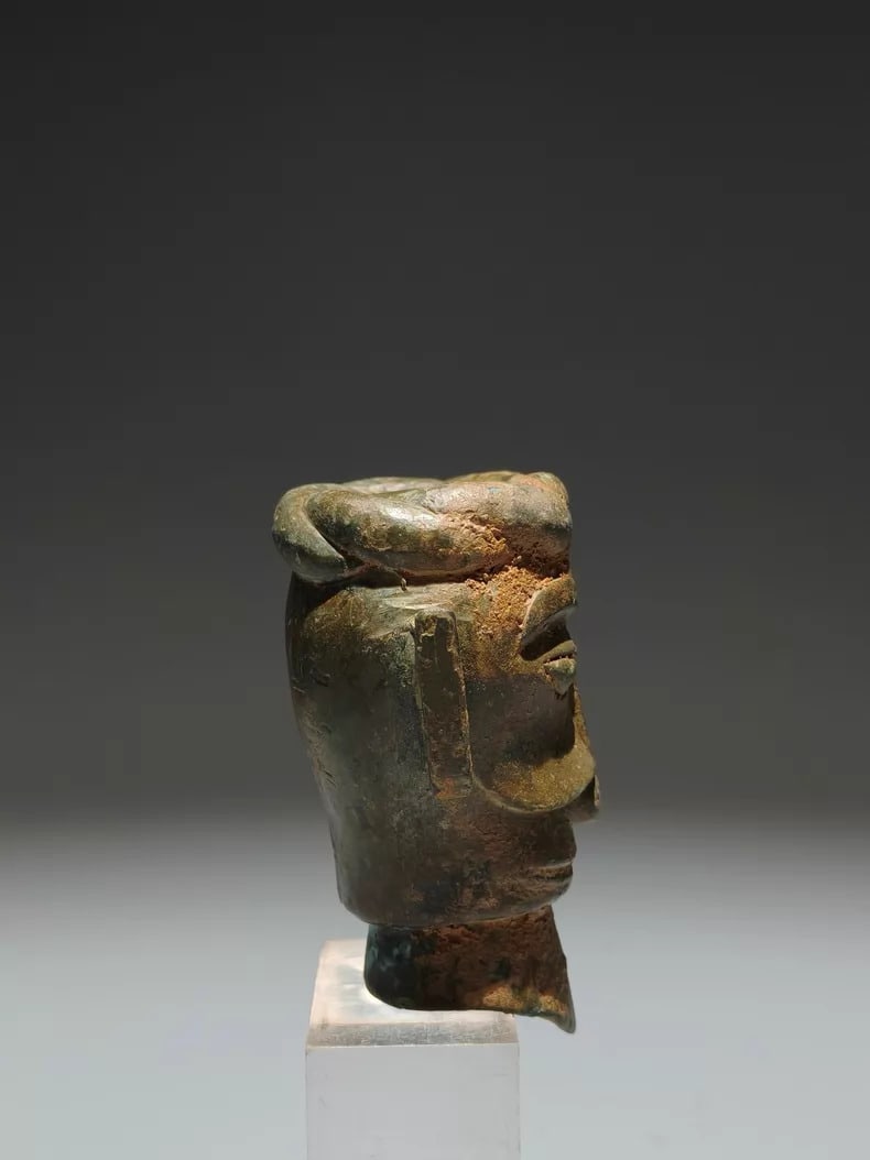 A bronze ornament - 6