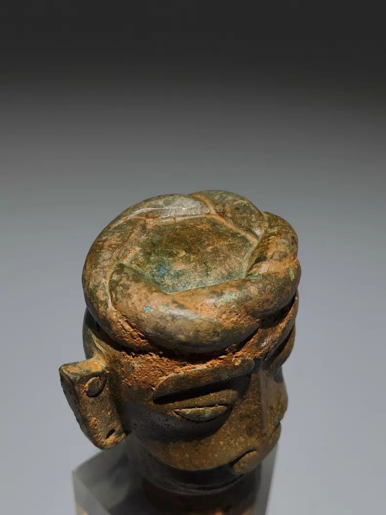 A bronze ornament - 8