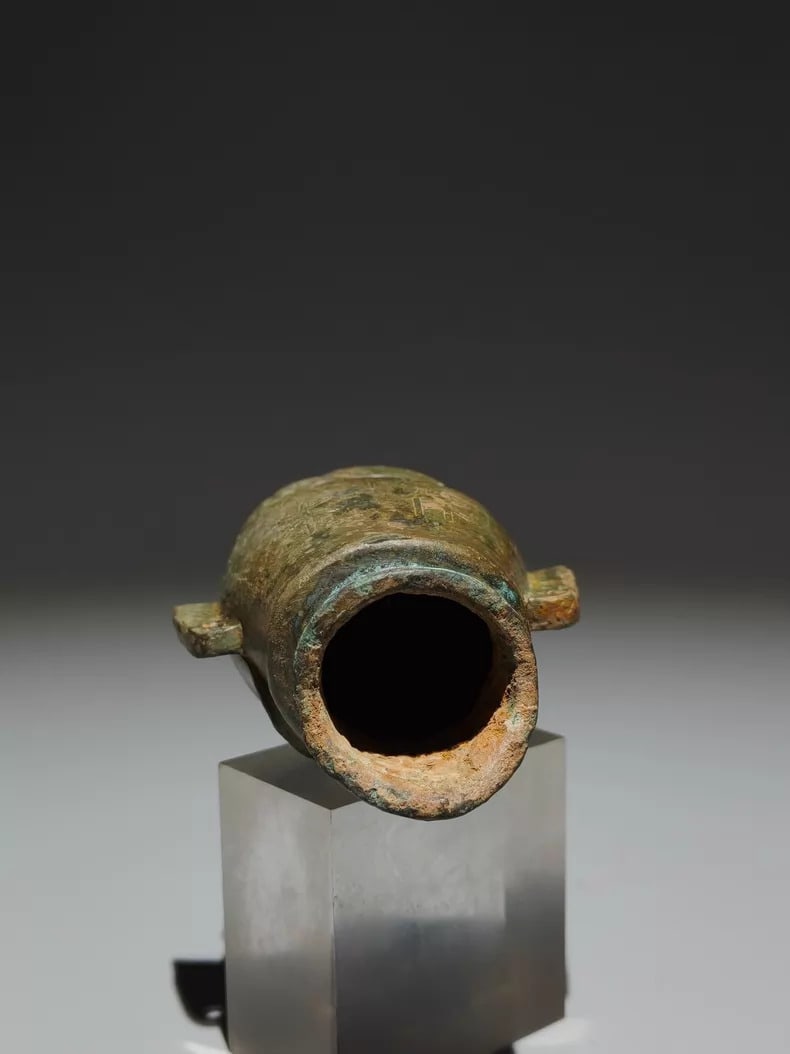 A bronze ornament - 9