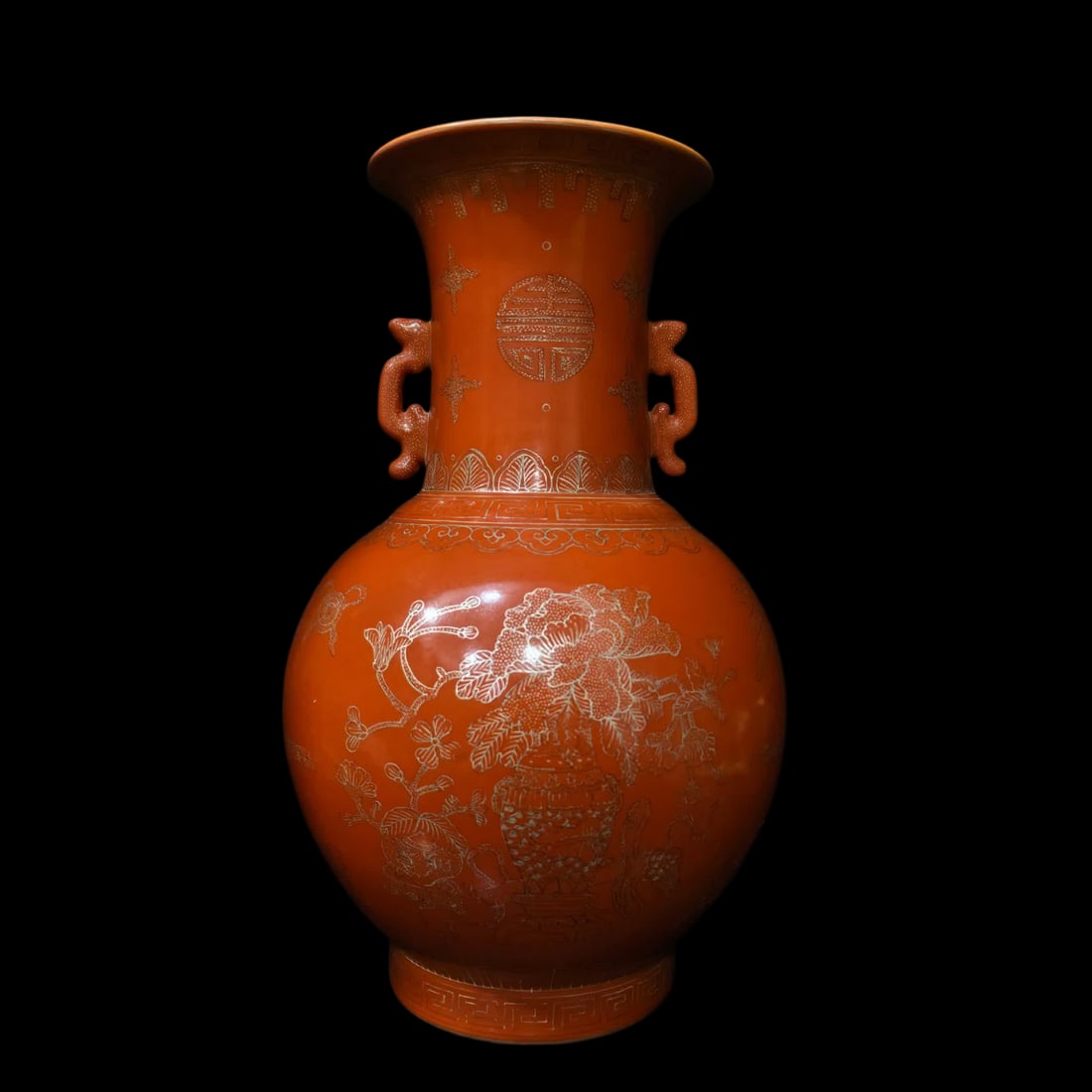 A Kangxi red-painted silver Bogu amphora: Kangxi red painted silver Bogu amphora SIZE: H: 34cm Belly diameter 21cm Mouth D: 14cm (The Dimensions Of All Batches Are Manually Measured.If You Need More Detailed Information, Please Contact Our Cu