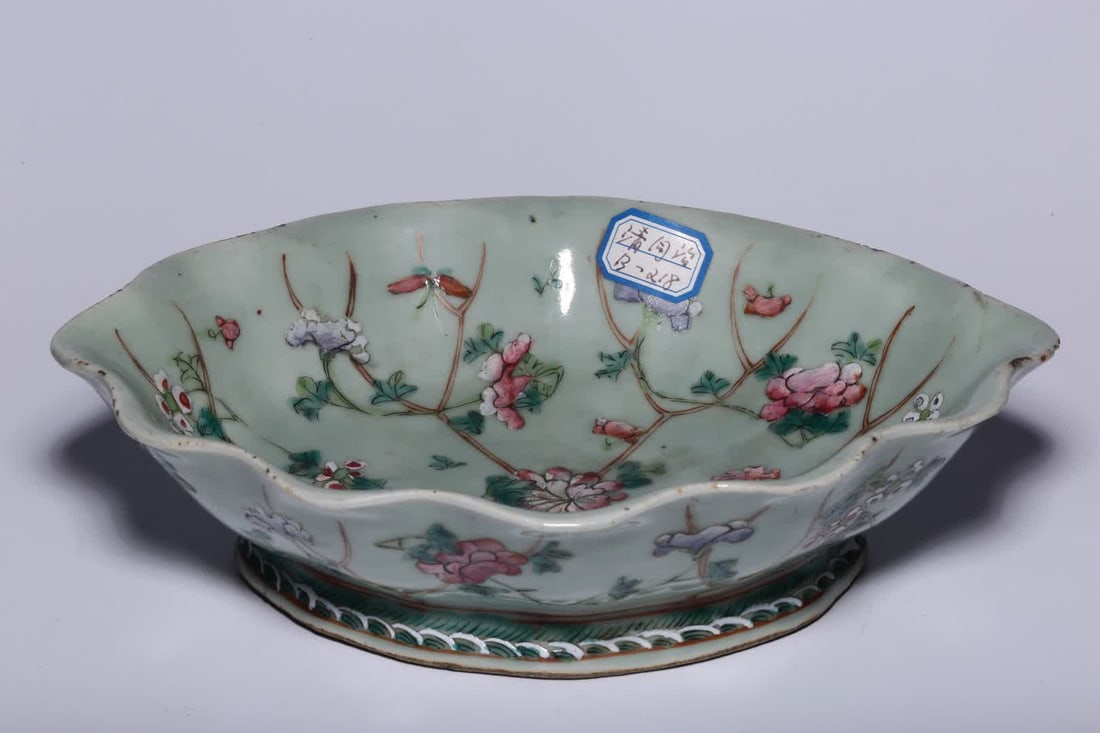 A Qing Tongzhi pink blue glaze pastel entwined floral pattern fruit plate: Qing Tongzhi pink blue glaze pastel entwined floral pattern fruit plate SIZE: H:7.2cm L:27cm W:20.5cm W:938g (The Dimensions Of All Batches Are Manually Measured.If You Need More Detailed Information,