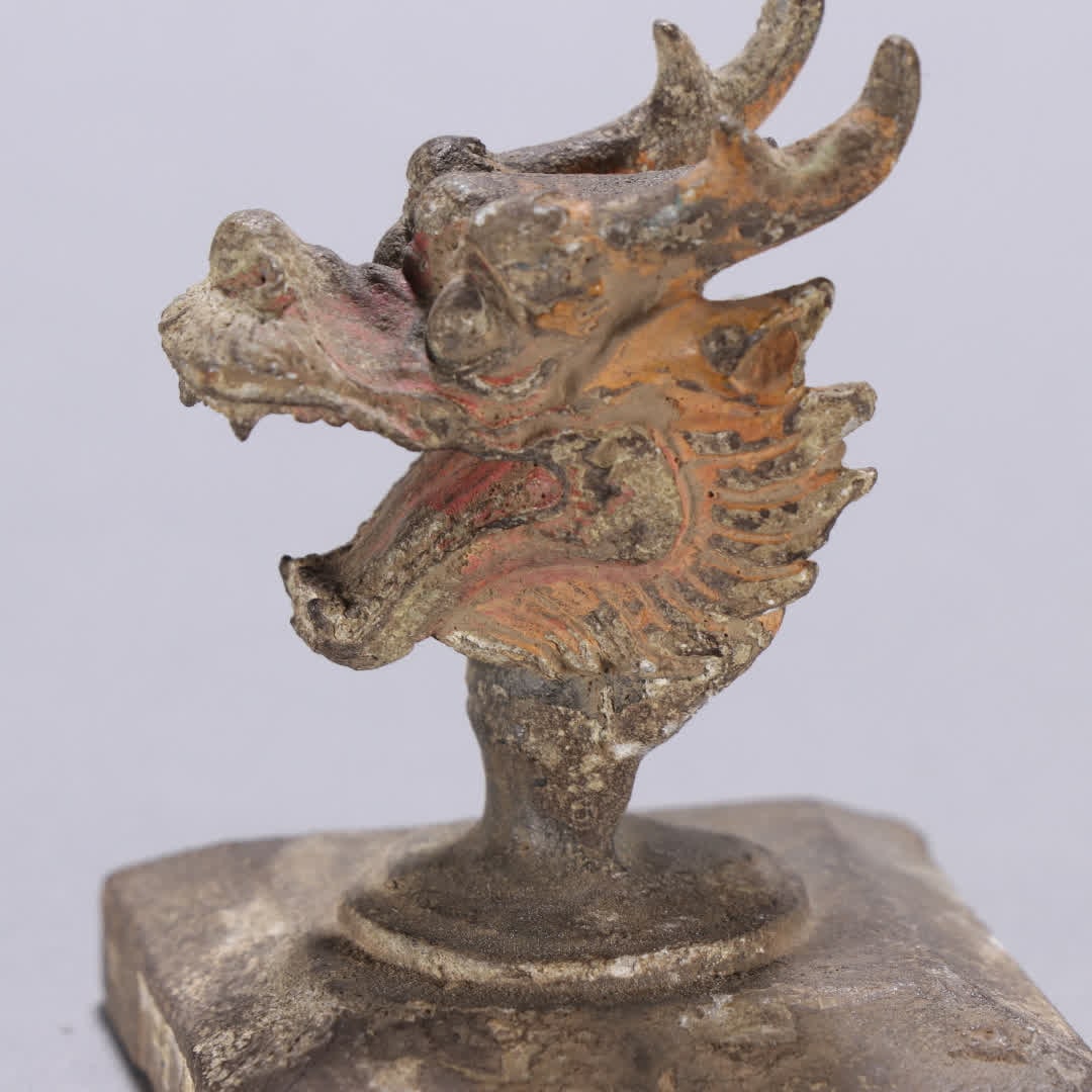 A bronze dragon head button seal - 2