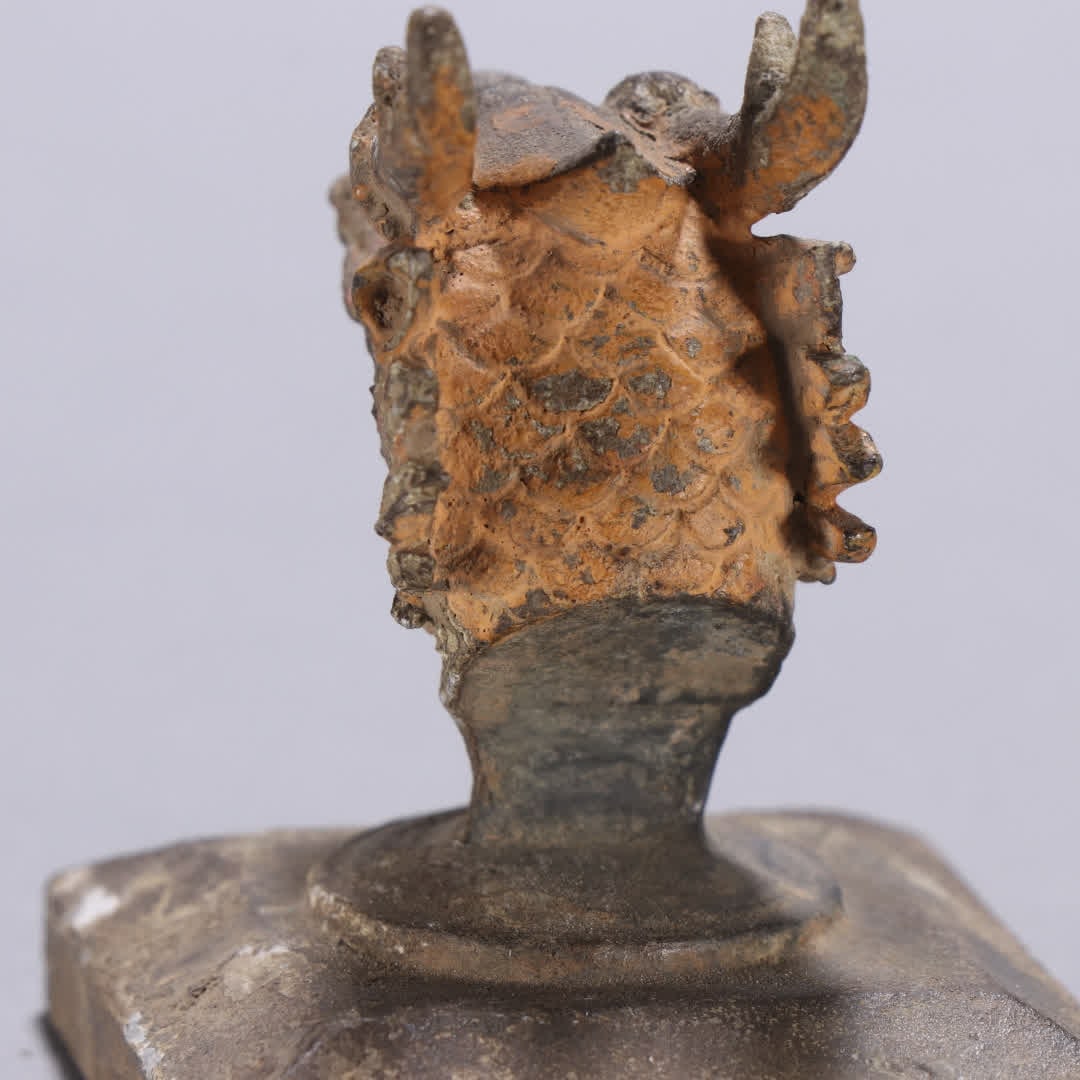 A bronze dragon head button seal - 4