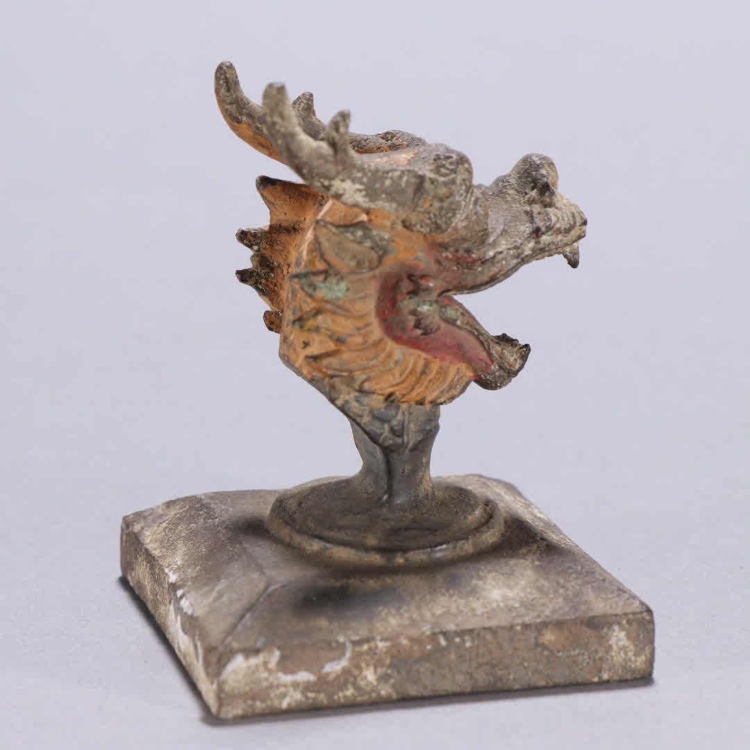 A bronze dragon head button seal - 6
