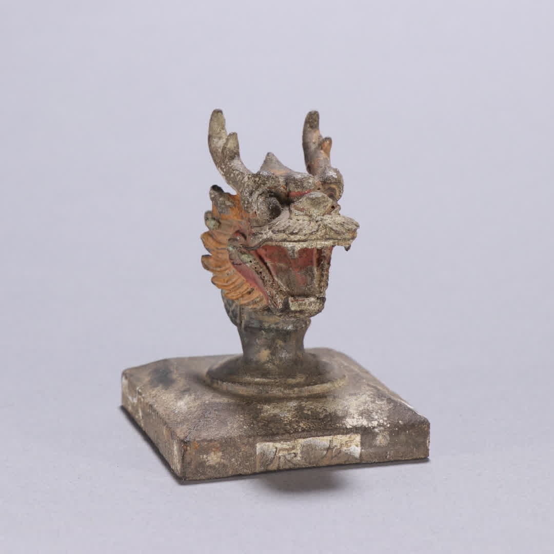 A bronze dragon head button seal - 7