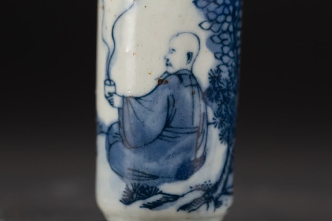 A Qing Dynasty snuff bottle - 2