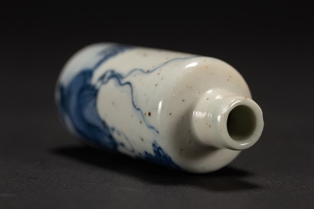 A Qing Dynasty snuff bottle - 4