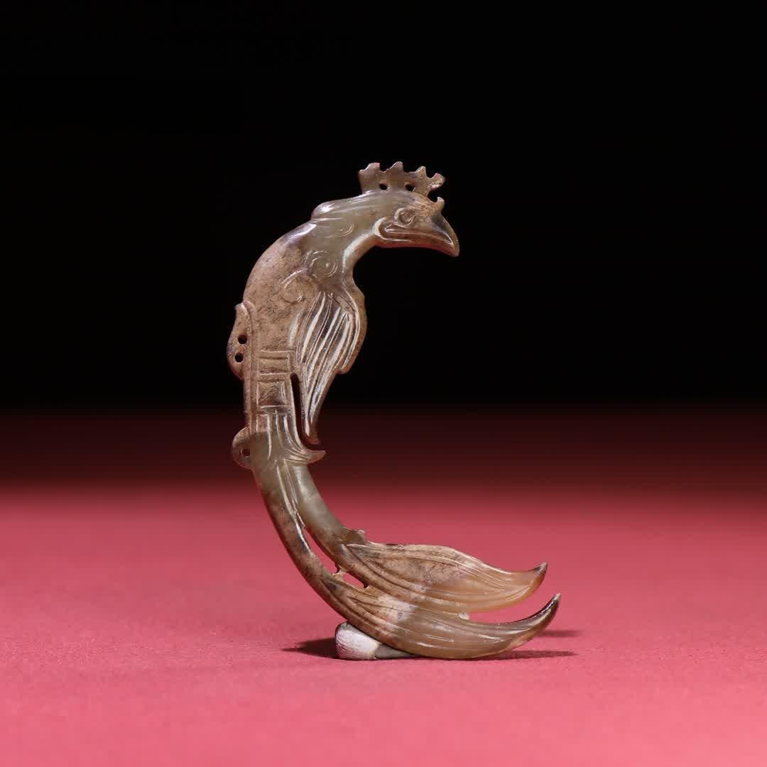 A Han Dynasty phoenix bird pendant: Han Dynasty phoenix bird pendant SIZE: 79x20x5mm W:20g (The Dimensions Of All Batches Are Manually Measured.If You Need More Detailed Information, Please Contact Our Customer Service Before Bidding.)