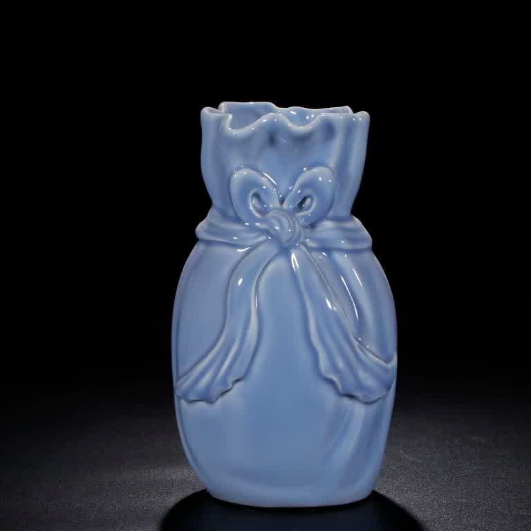 A Qing Qianlong sky blue glaze baggage bottle (1 of 9)