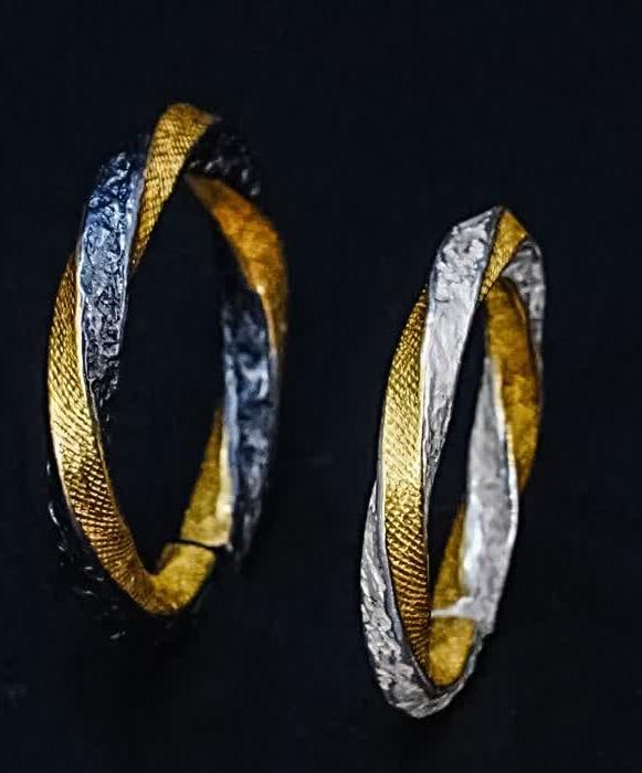 A silver gold ring - 3