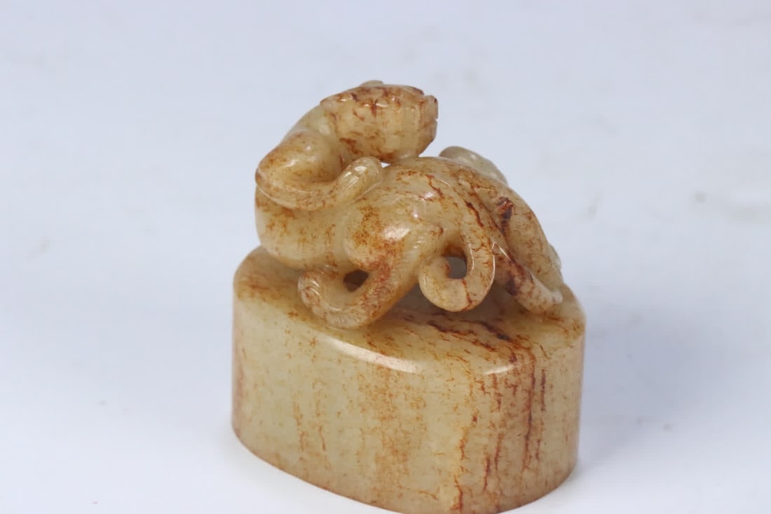 A Hetian jade auspicious beast button seal - 8