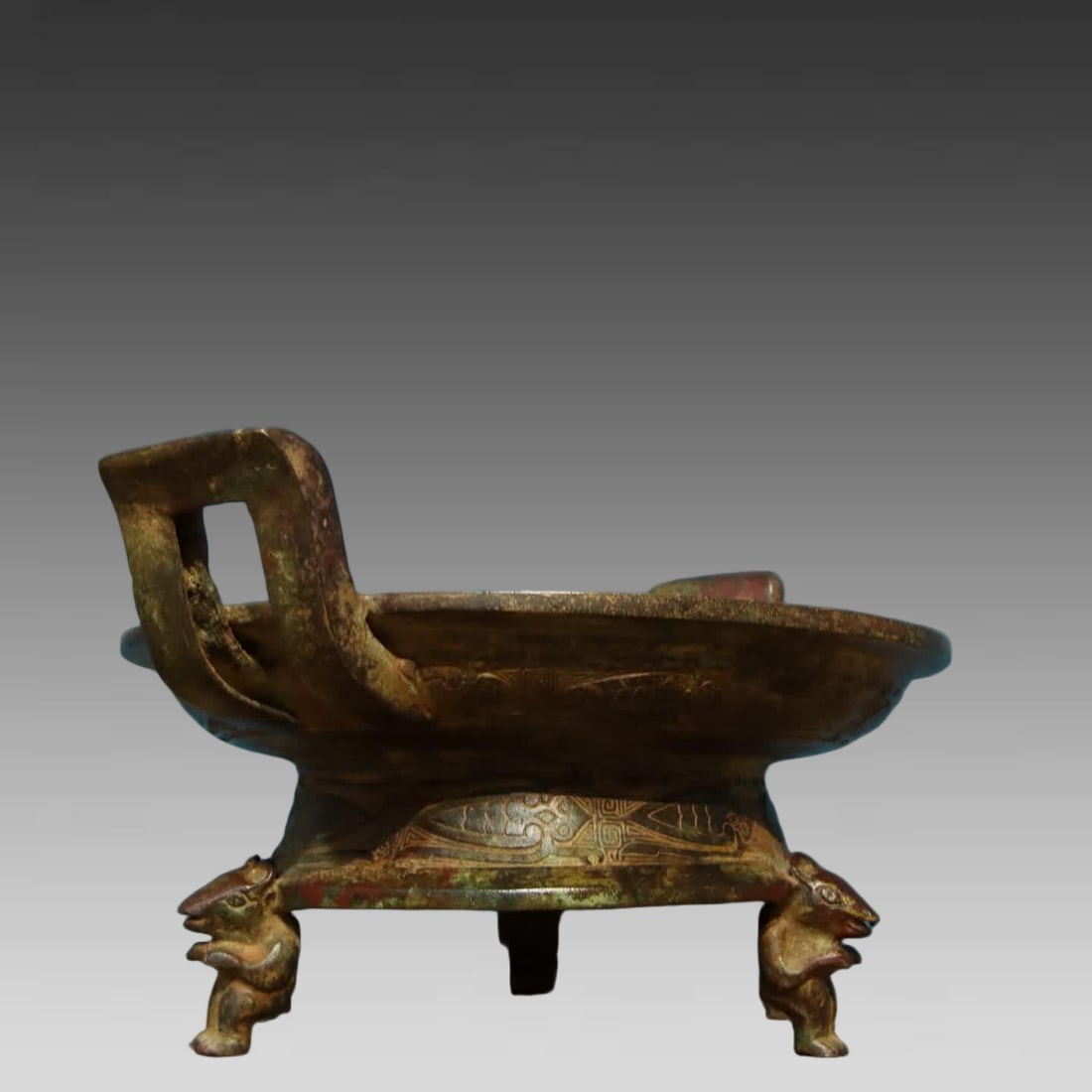 A bronze bear foot disc - 8
