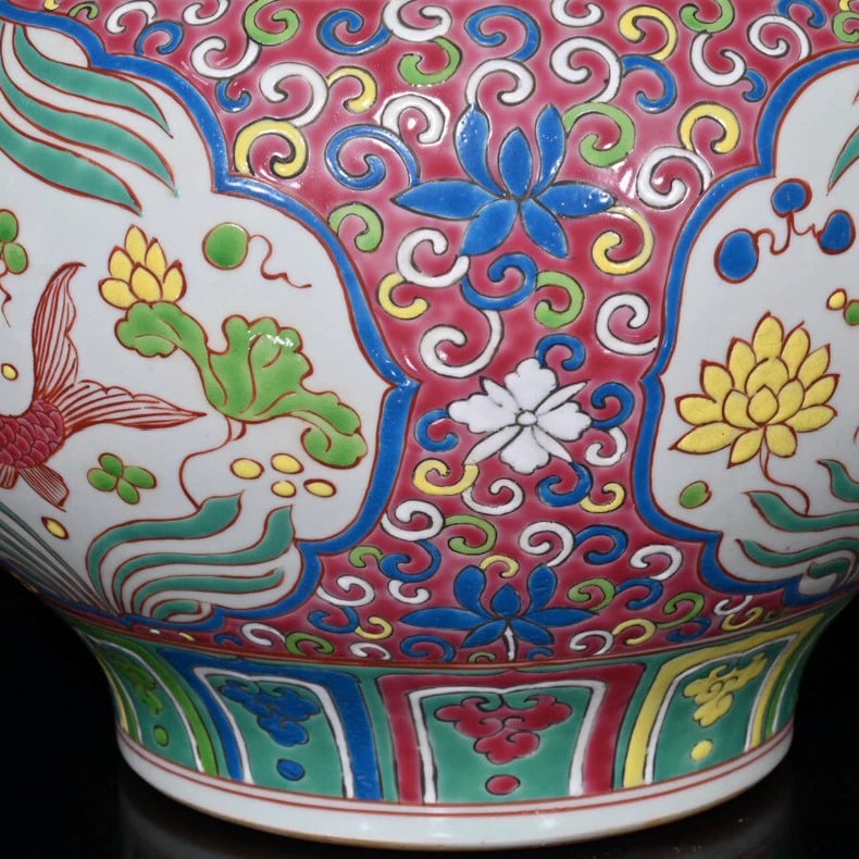 A Daming Xuande colorful window fish algae pattern jar - 2