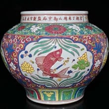 A Daming Xuande colorful window fish algae pattern jar - 3